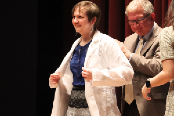 A DVM student receives a white coat